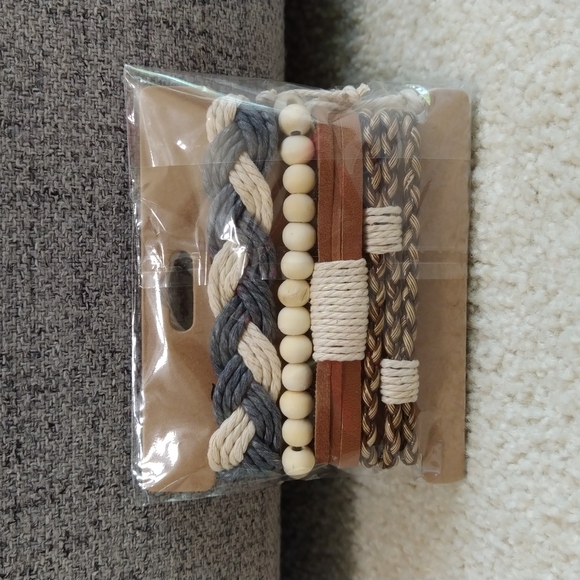 Beachy bracelet stack - Picture 5 of 5